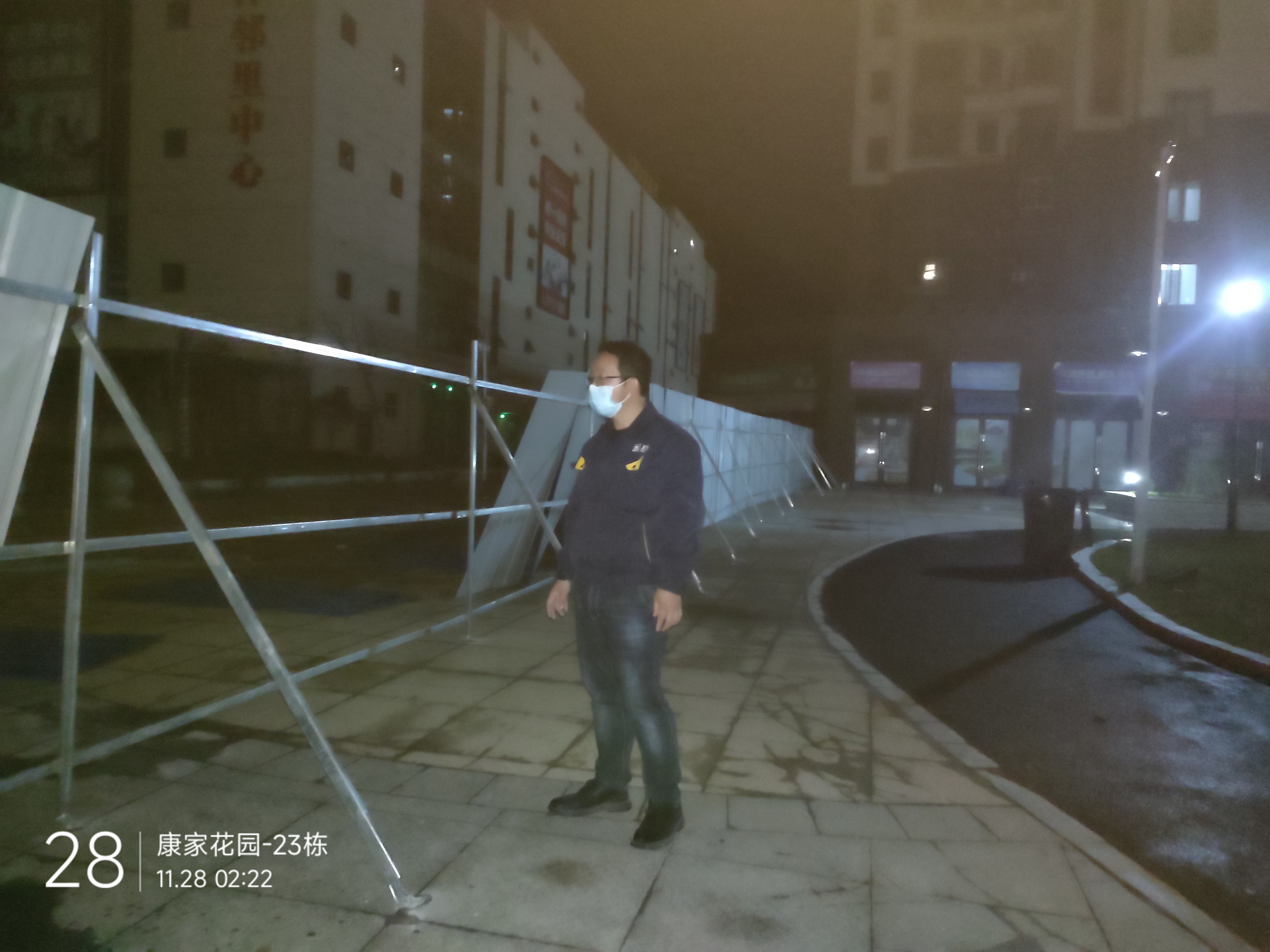 查看27日大風(fēng)刮倒小區(qū)護(hù)欄恢復(fù)情況.jpg 查看27日大風(fēng)刮倒小區(qū)護(hù)欄恢復(fù)情況.jpg