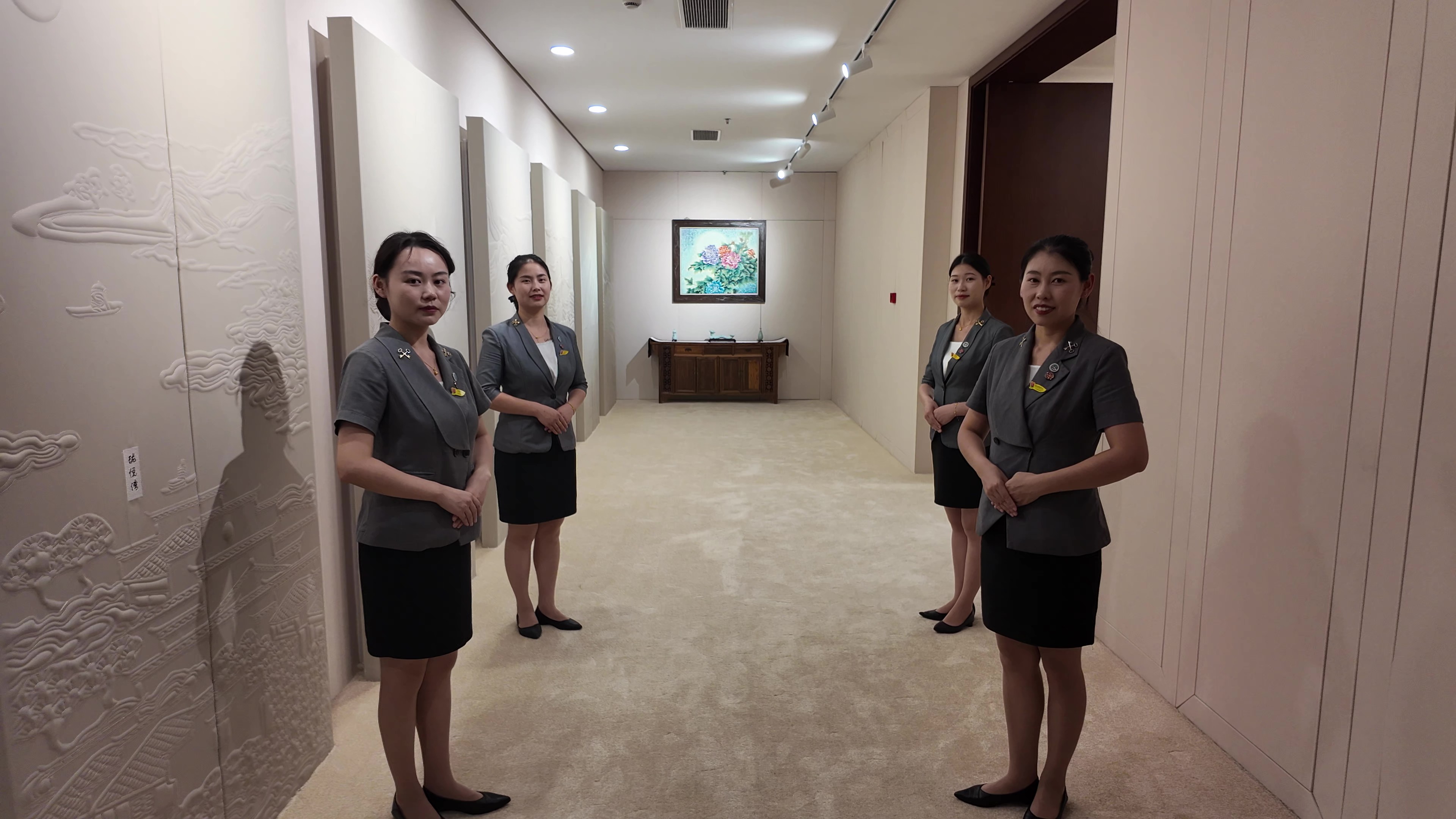 客房工作人員精神飽滿.jpg 客房工作人員精神飽滿.jpg