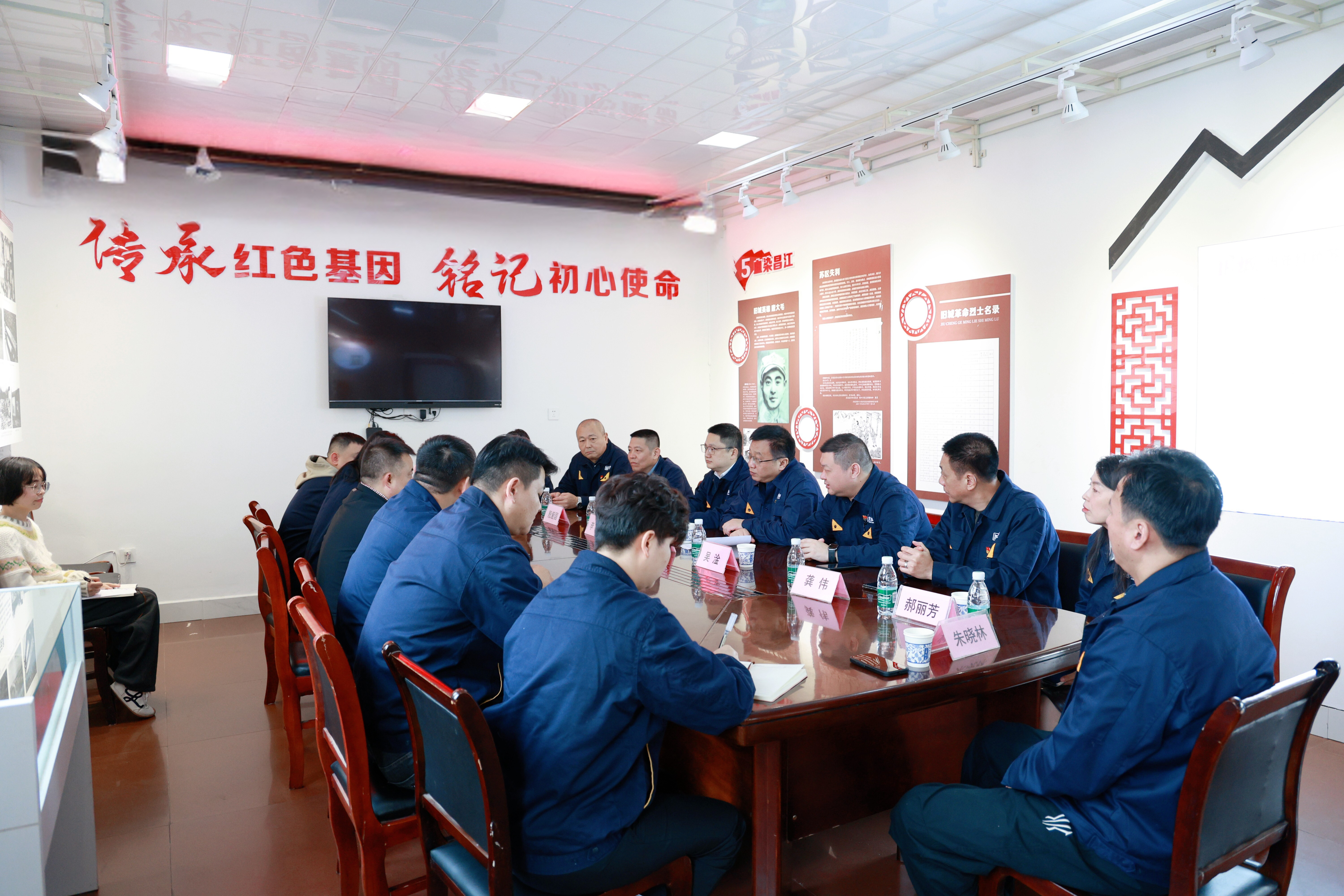 聽(tīng)取駐村工作隊(duì)工作情況.jpg 聽(tīng)取駐村工作隊(duì)工作情況.jpg